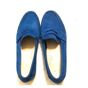 Blue suede shoes!